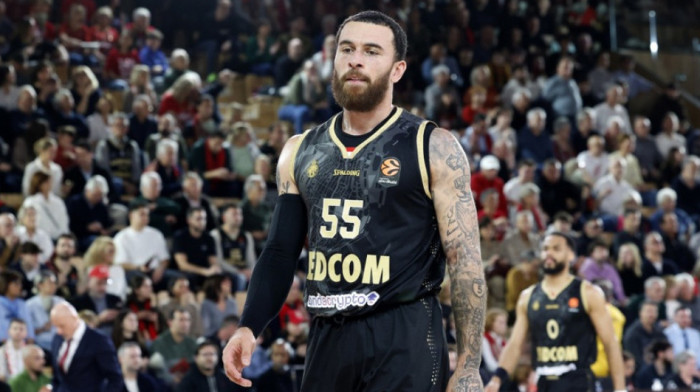 Džejms promašio pobedu protiv Zvezde, pa zagrmeo: Nikad ništa niste postigli