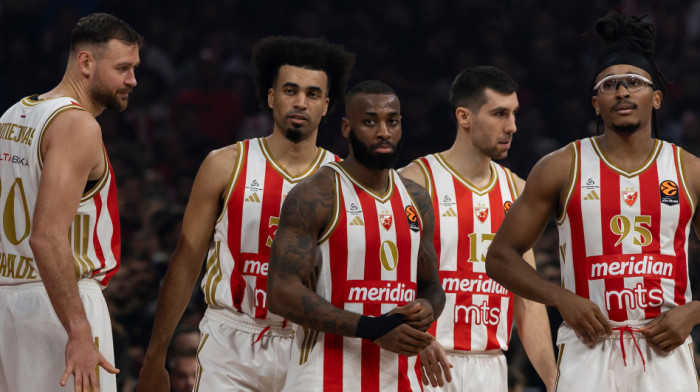 Stavili kapuljače i mislili da ih neće prepoznati: Košarkaši Zvezde fotografisani na Virtusovom meču (FOTO)