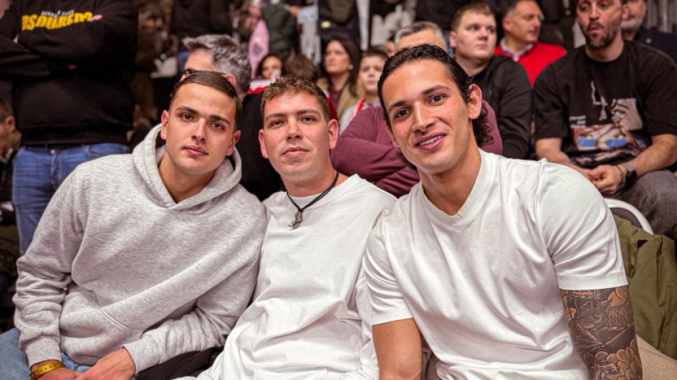 Zvezda ima posebnu podršku u Bolonji - Mihini sinovi bodre crveno-bele iz prvih redova (FOTO/VIDEO)