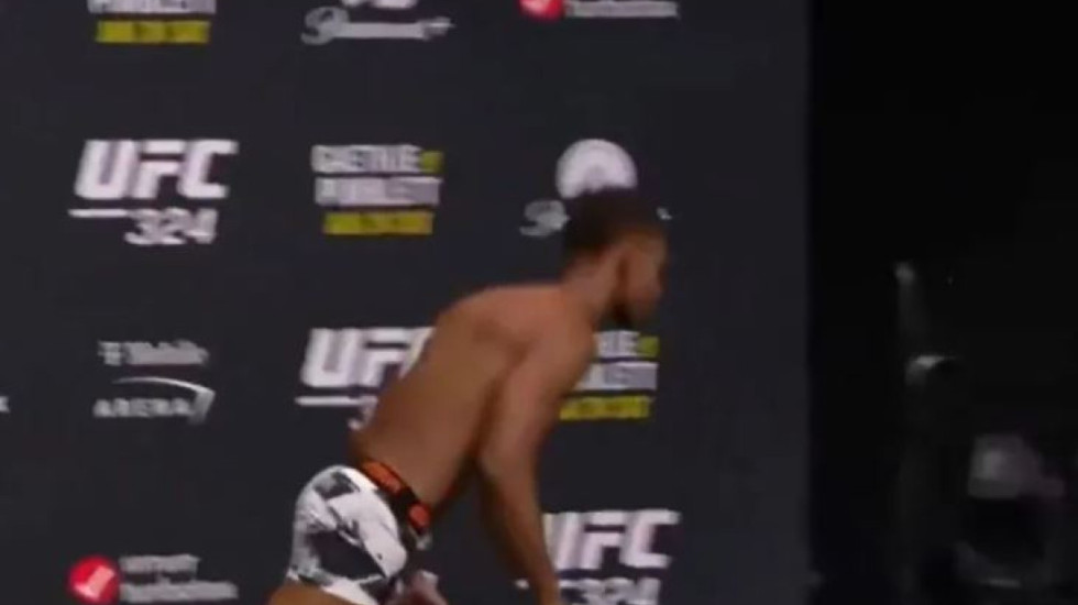 Hitno otkazana borba! Izgubio svest i srušio se na merenju: Snimci obilaze planetu (VIDEO)