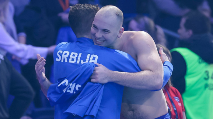 Emotivne scene u Areni: Evo sa kim je Dušan Mandić proslavio plasman Srbije u finale (FOTO)