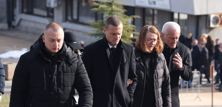 Brat Nemanje Vidića sahranjen u Beogradu: Ispratili ga Basta, Kolarov, Tončev... (FOTO)