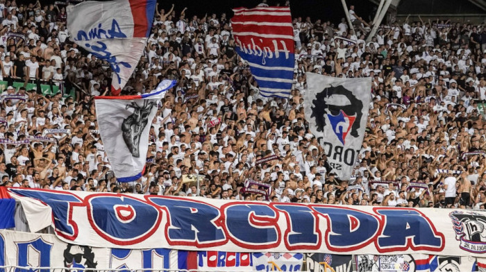 Dok je Hajduk gubio, "torcida" je pevala navijačima Zvezde - Nastavlja se haos posle tuče u Tuzli (VIDEO)