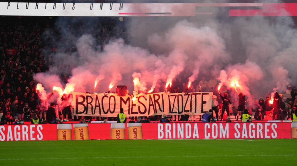 Bolesnici: Skandalozan transparent navijača Benfike na srpskom posle tuče u Tuzli