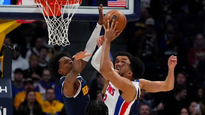 Nikoli Jokiću nije bilo dobro: Gledao dramu i krah Denvera protiv Detroita posle triler završnice (VIDEO)