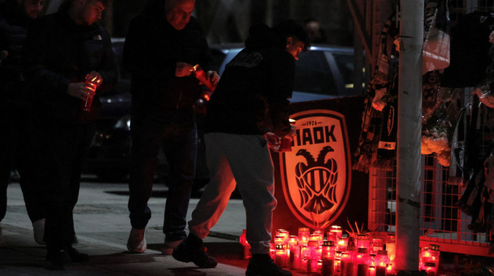 Tuga preplavila "Tumbu": Živković i fudbaleri PAOK-a se oprostili od tragično nastradalih navijača