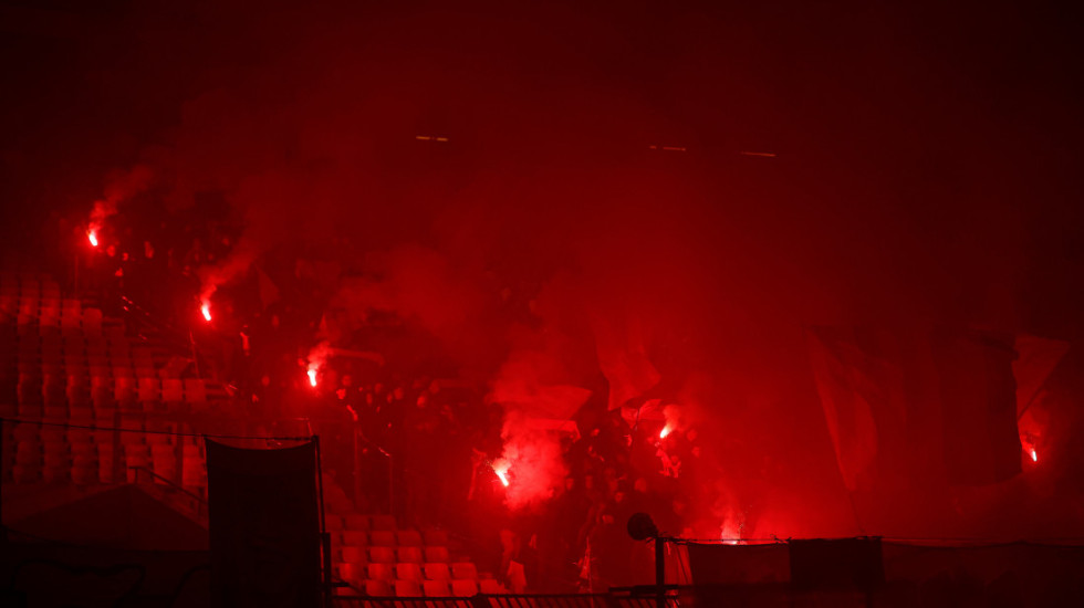 Sever eksplodirao: Brutalna koreografija navijača Zvezde pred meč sa Seltom (VIDEO)