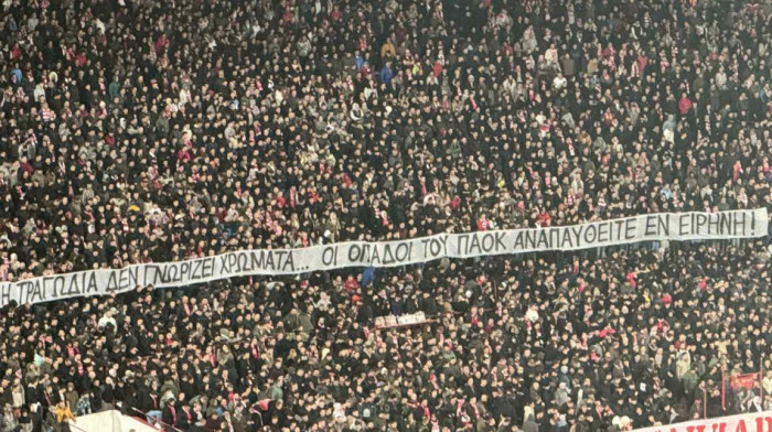 Tragedija ne poznaje boje - Zvezdini navijači odali počast poginulim pristalicama PAOK-a