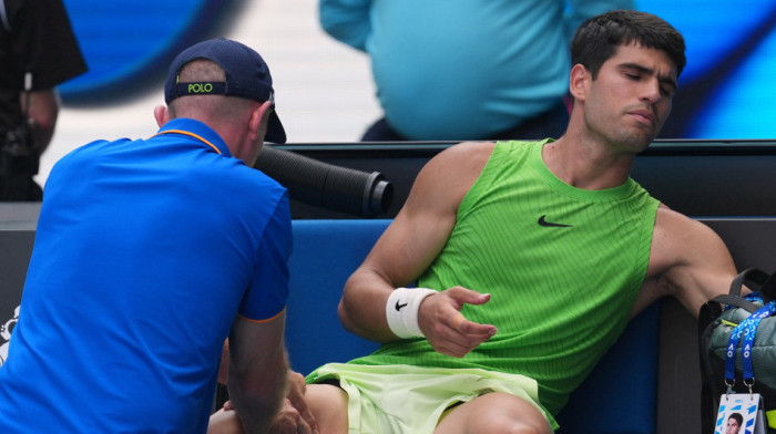 Katastrofa, gore nije moglo! Alkaraz vodio 2:0 u setovima, pa doživeo povredu - Jedva se kreće (FOTO)