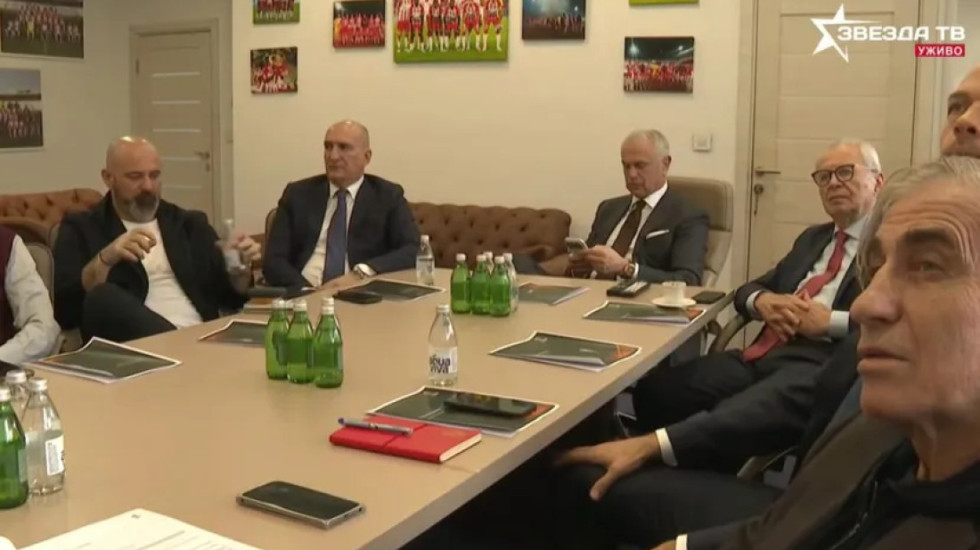 Stanković spustio glavu, Terzić kucao poruke: Ovo su reakcije ljudi iz Zvezde nakon izvlačenja Lila