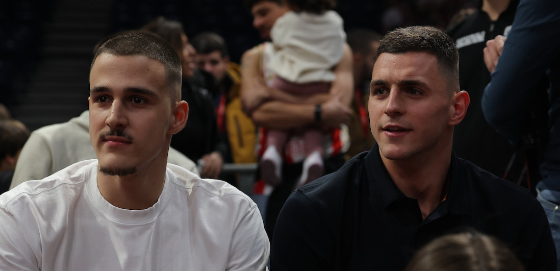 Glušac i Martinović bodre Zvezdu u Areni: Navijači ovacijama dočekali evropske šampione!