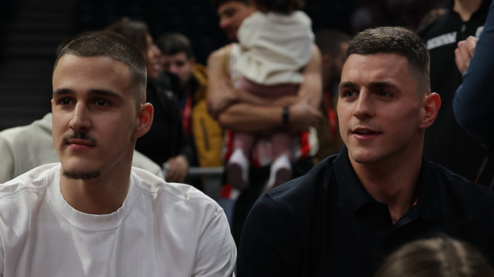 Glušac i Martinović bodre Zvezdu u Areni: Navijači ovacijama dočekali evropske šampione!