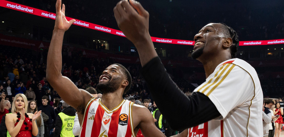 Ne mogu da prestanem da se smejem... Batler blista: Uživam, najbolja atmosfera na svetu!