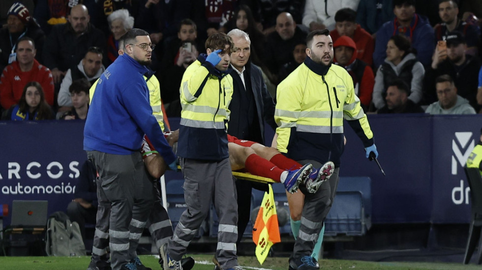 Teške scene u Primeri: Defanzivac Atletika iz Madrida dobio potres mozga, brzo ga odvezli u bolnicu (VIDEO)