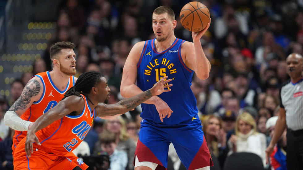 Jokića prebili, trener bljuje vatru zbog sudija: Ne može da gleda šta rade Srbinu (VIDEO/FOTO)