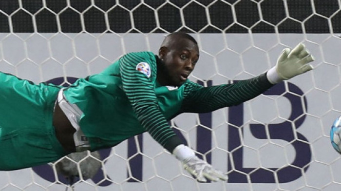 Crni golmane, šta uradi? Pogledajte kako je sam sebi dao gol u 92. minutu (VIDEO)