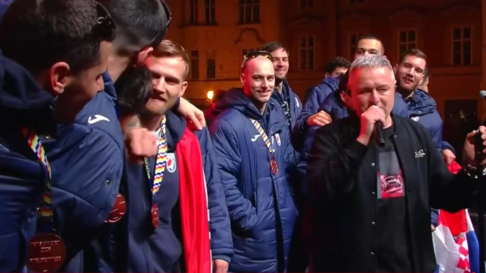 Ekstremista Tompson na aparatima - Dobio je šamarčinu od Hrvata usred Zagreba