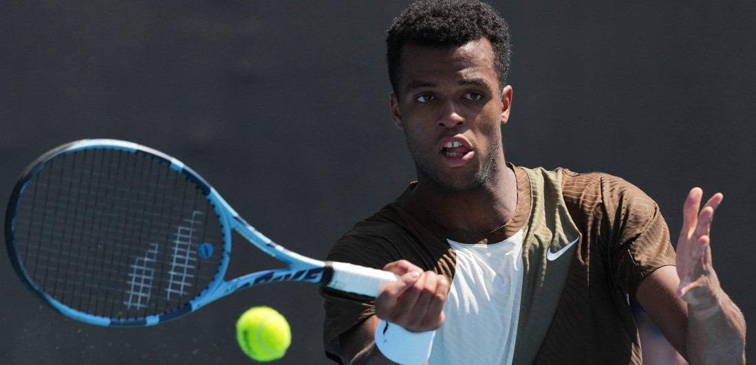 Šta uradi, čoveče?! Teniser sam sebe povredio na bizaran način, ovako nešto još niste videli (VIDEO)