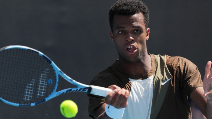 Šta uradi, čoveče?! Teniser sam sebe povredio na bizaran način, ovako nešto još niste videli (VIDEO)