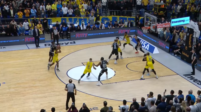 Partizan oštećen protiv Makabija? Bura na mrežama, morate ovo da vidite (VIDEO)