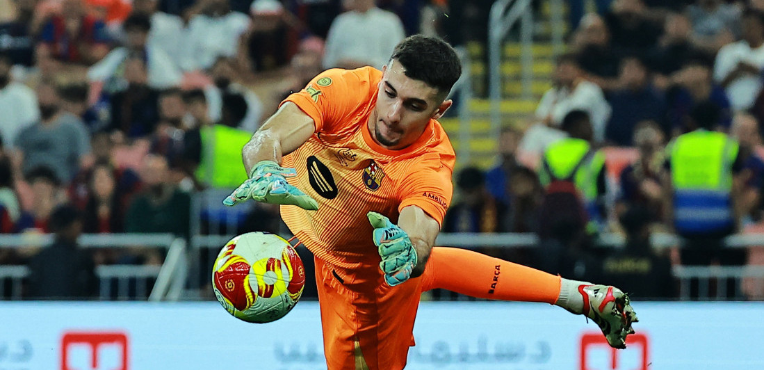 Majko mila šta je čovek uradio: Ceo svet se smeje golmanu (VIDEO)