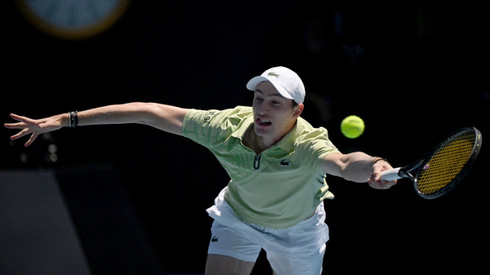 Gore mreže, namešten meč u tenisu? Francuz poveo, pogledao u telefon, pa usledio preokret