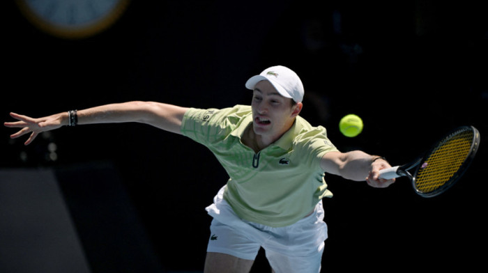 Namešten meč u tenisu? Francuz poveo, pogledao u telefon, pa usledio preokret