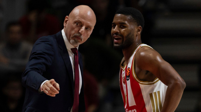 (FOTO) Čelnici Zvezde ugostili Batlera i njegove roditelje: Pred Makabi pričao o ostanku u klubu