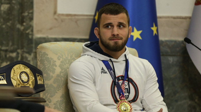 Komarov otkrio detalje skandala iz Hrvatske: Ponosno podigao tri prsta, a onda...