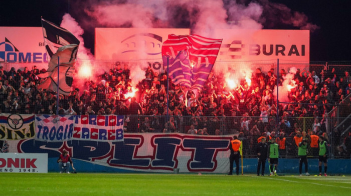 Užasne scene u Splitu: Navijači Hajduka skandirali "Ubij Srbina" i "Za dom spremni"