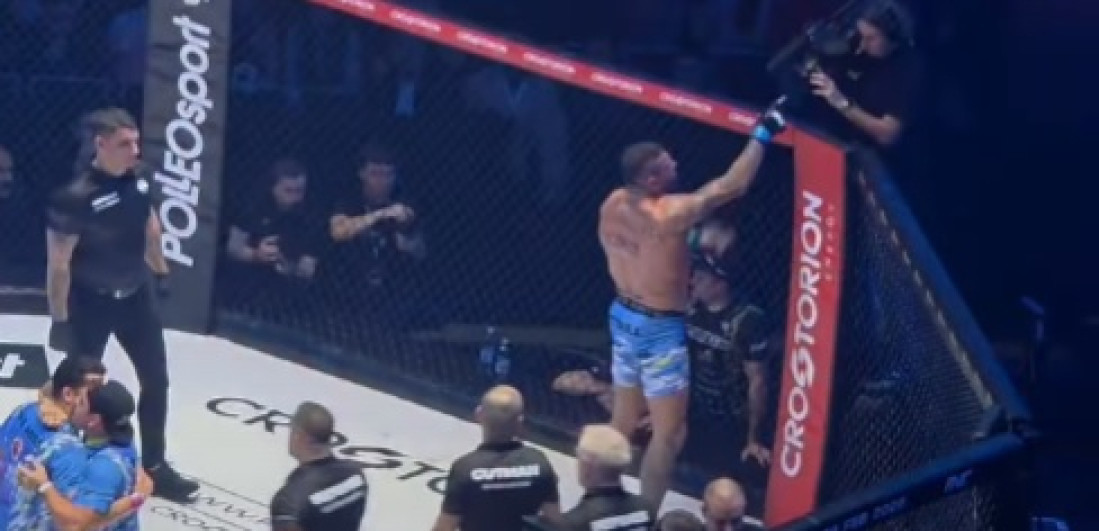 Šta radi ovaj čovek?! Prebio Hrvata za titulu, mahao srednjim prstom, pa udario kameru (VIDEO)