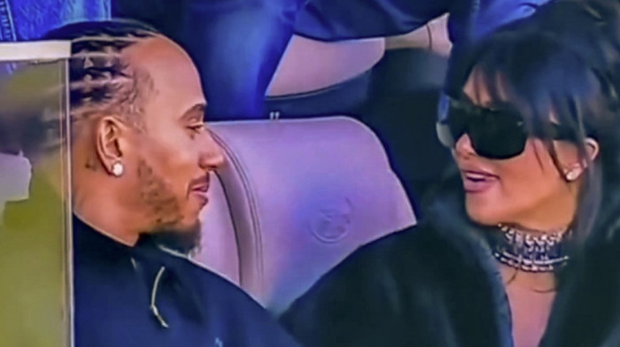 Luis Hamilton prvi put pred kamera poljubio Kim Kardašijan (VIDEO)