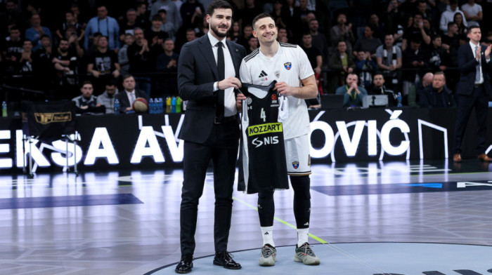 Emotivno u Areni - Avramović prvi put pred navijačima Partizana (VIDEO)