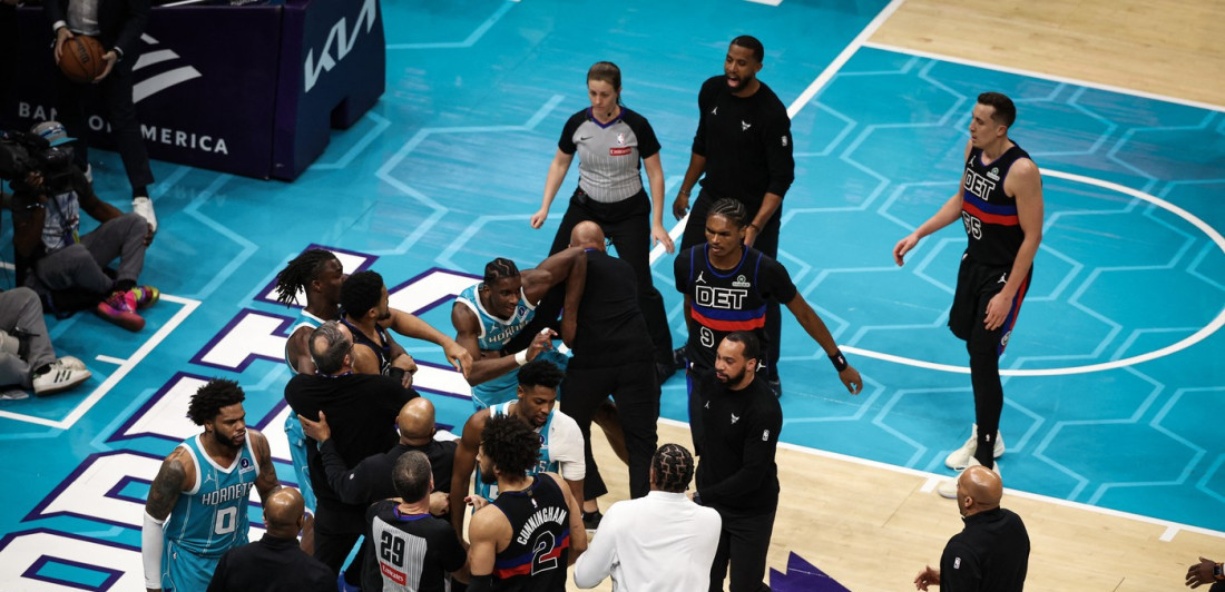 Ovakvu makljažu u NBA nismo skoro videli - Sevale pesnice i surovi udarci (VIDEO/FOTO)