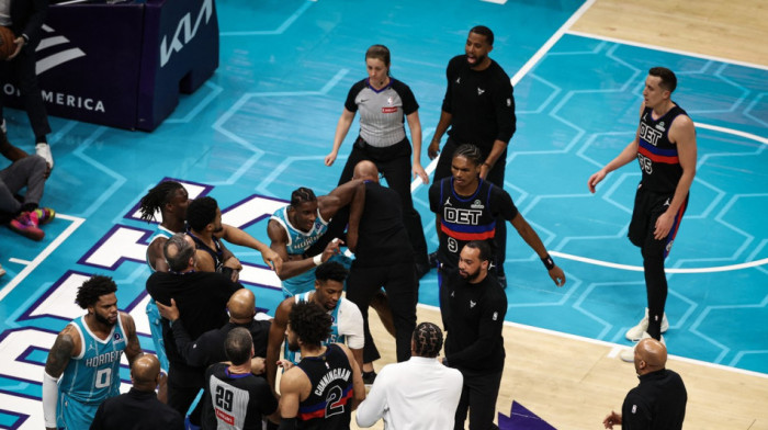 Ovakvu makljažu u NBA nismo skoro videli - Sevale pesnice i surovi udarci (VIDEO/FOTO)