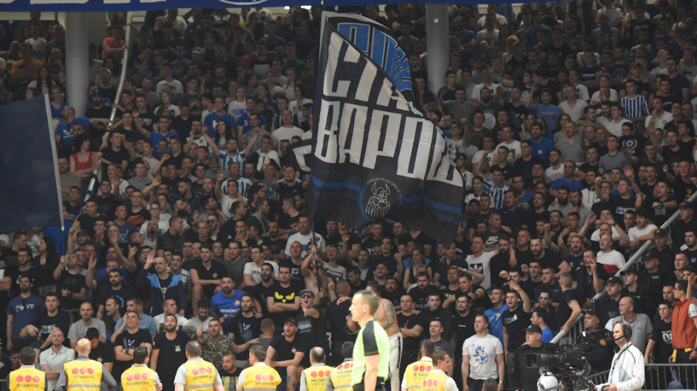 U Crnoj Gori ne postojite... Provokacije "varvara" u "Morači", a ispred dvorane navijači čekali igrače Zvezde