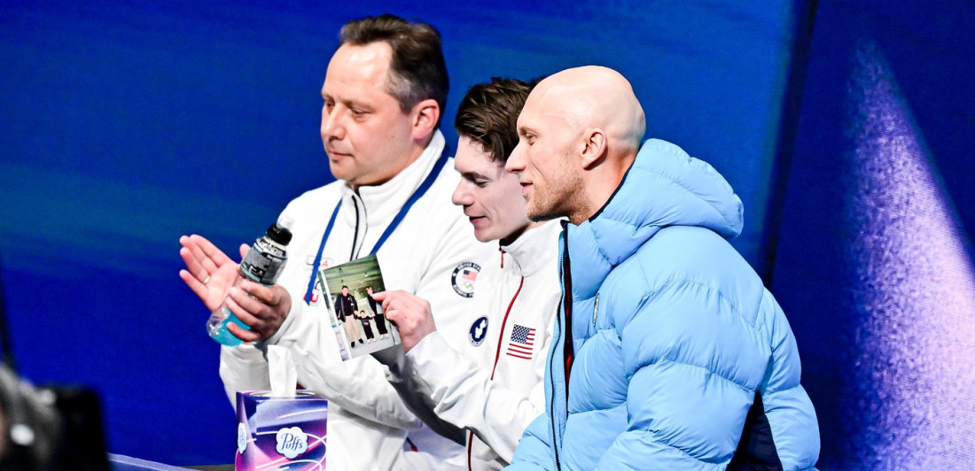 Prizor koji tera suze na oči: Roditelji mu stradali u jezivoj nesreći, na OI se pojavio sa njihovom slikom