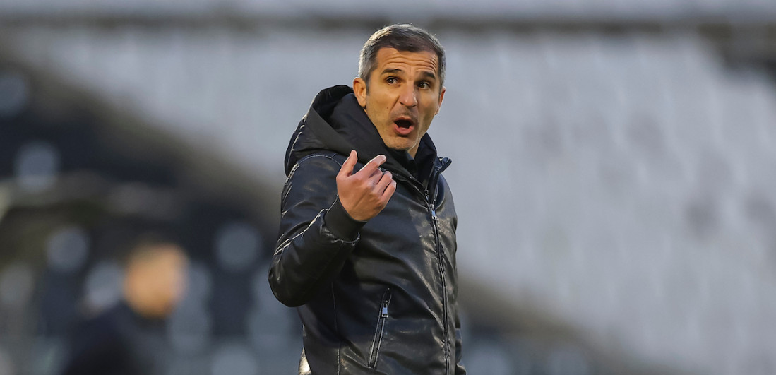 Bura u Partizanu: Navijači teraju trenera, osuli drvlje i kamenje po Stojakoviću, udarili i po upravi