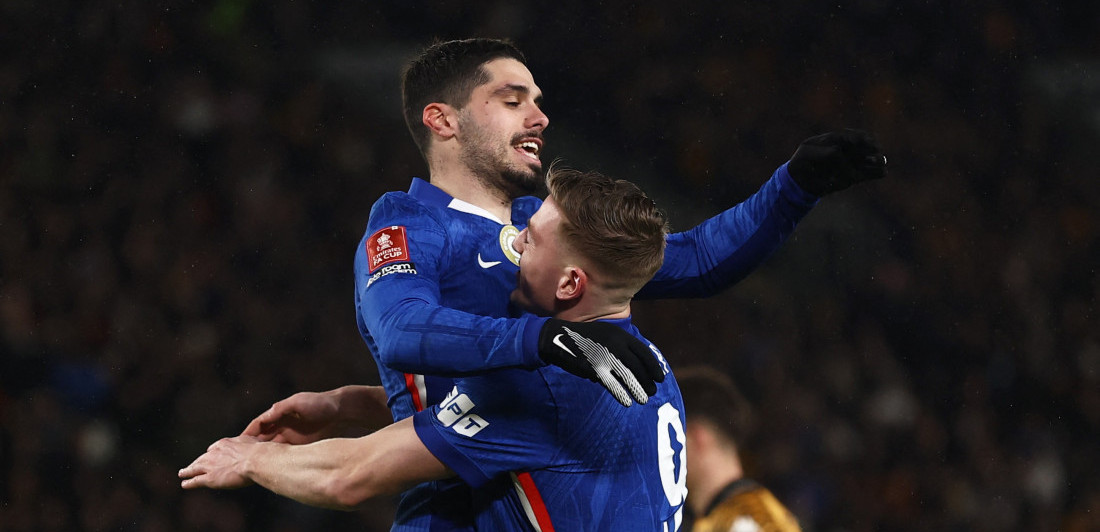 Genijalno ludilo! Gol iz kornera, golmanu kroz noge: Engleska bruji (VIDEO)