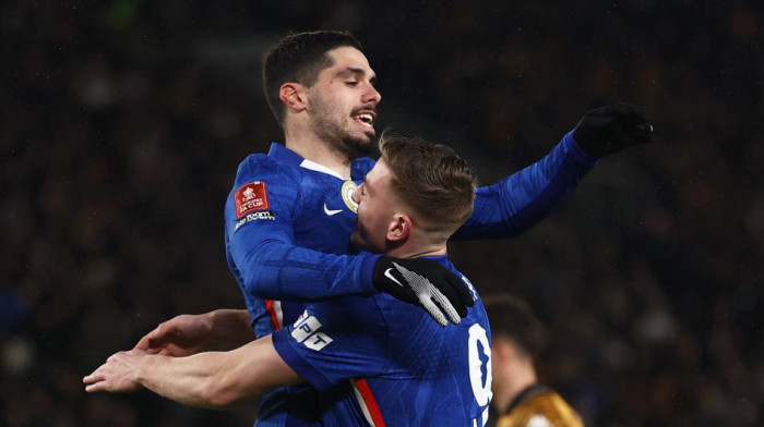 Genijalno ludilo! Gol iz kornera, golmanu kroz noge: Engleska bruji (VIDEO)