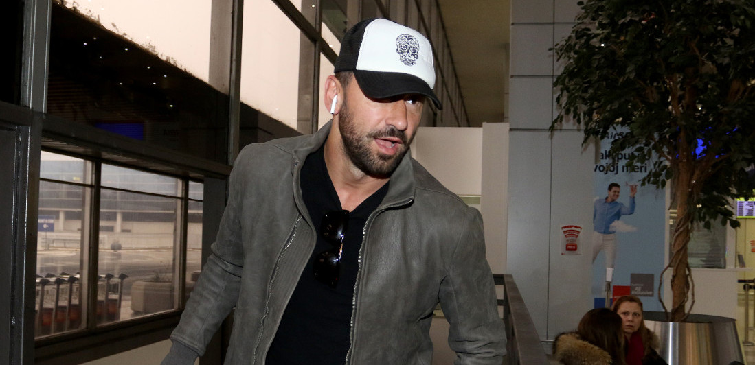 Marko Jarić ima novu devojku: Ova lepotica mu sedi u krilu, ne skida osmeh sa lica (FOTO)