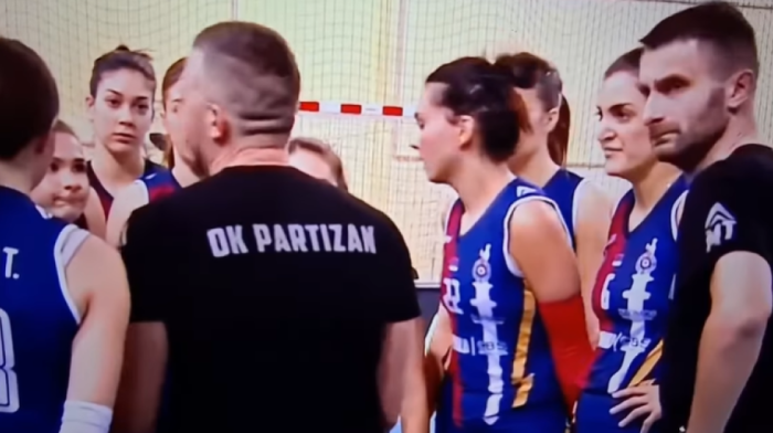 Igrate kao pi*****ne! Haos na tajm-autu Partizana (VIDEO)