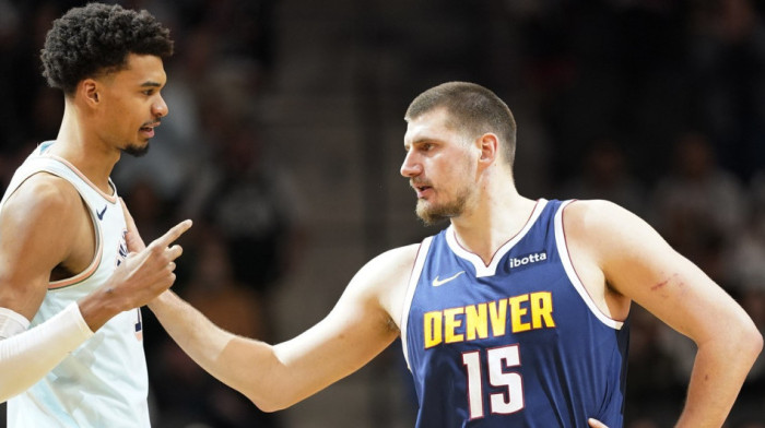 Jokić pecnuo Francuza: Da li si poneo knjigu? (VIDEO)