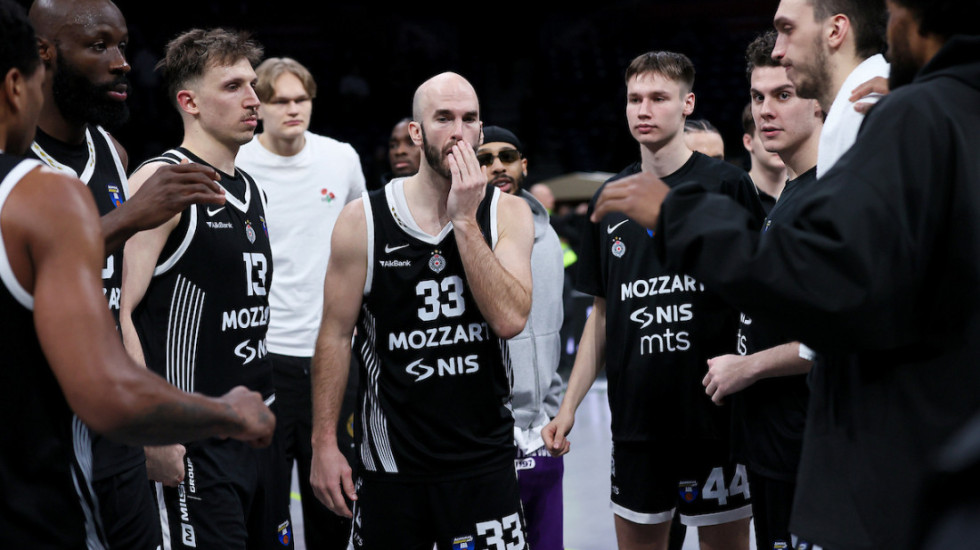 Jebo*e da smo ovako igrali... Navijači Partizana u transu posle gaženja Budućnosti