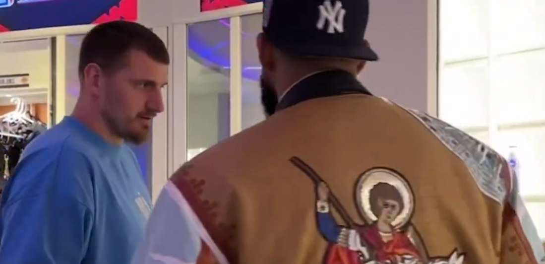 Pašće vam vilica - Poznato koliko košta jakna sa motivom Svetog Đorđa koja je oduševila Jokića