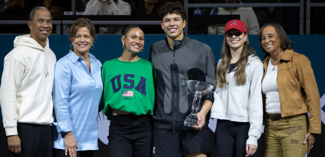 Fuuuuj... Ben Šelton poljubio devojku, ona potezom zgrozila svet (VIDEO/FOTO)