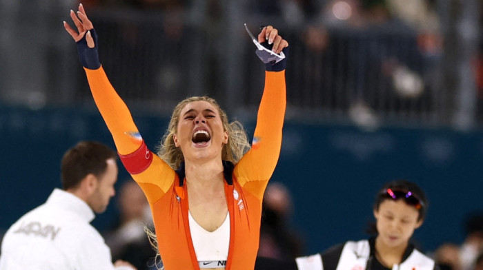 Evo zašto Holanđanka pokazuje brus! Ima debeo razlog za "topljenje leda"!