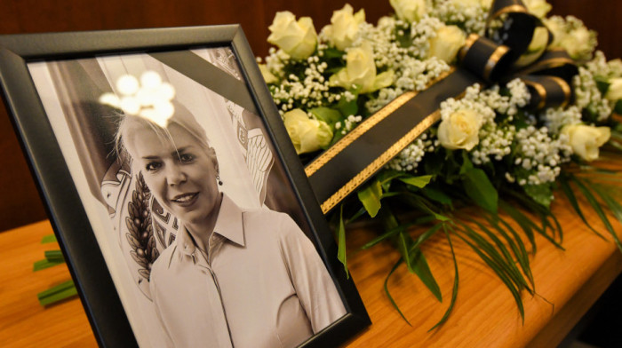 Srbija u suzama: Potresne scene na komemoraciji povodom tragično nastradale Tatjane Ječmenice (VIDEO/FOTO)