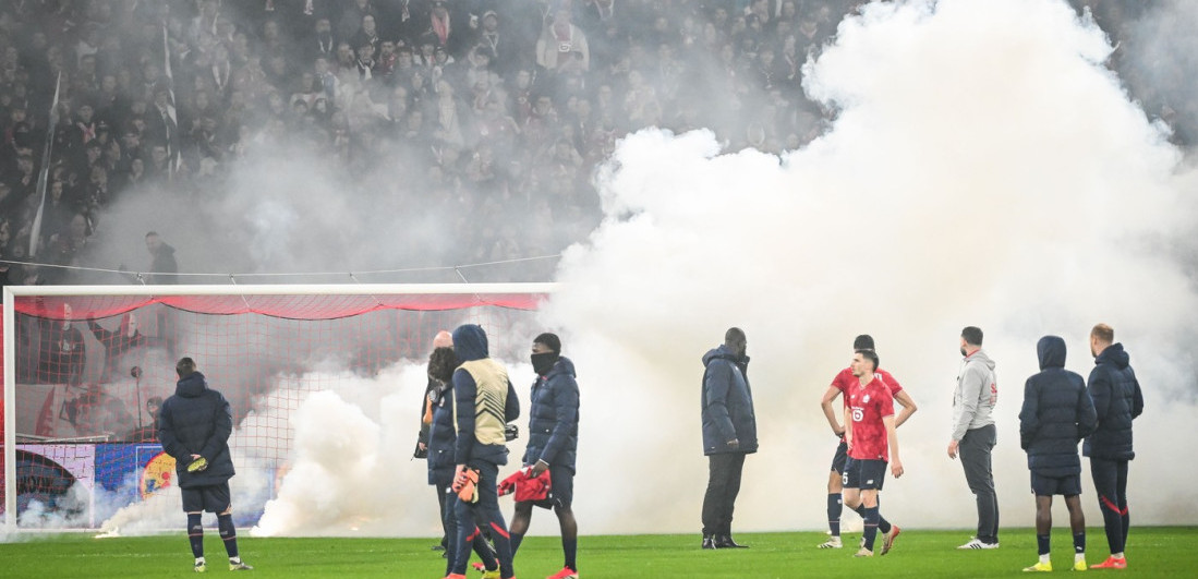 Totalni haos posle utakmice Zvezde i Lila: Policija bacila suzavac, pogledajte šok scene s lica mesta (VIDEO)