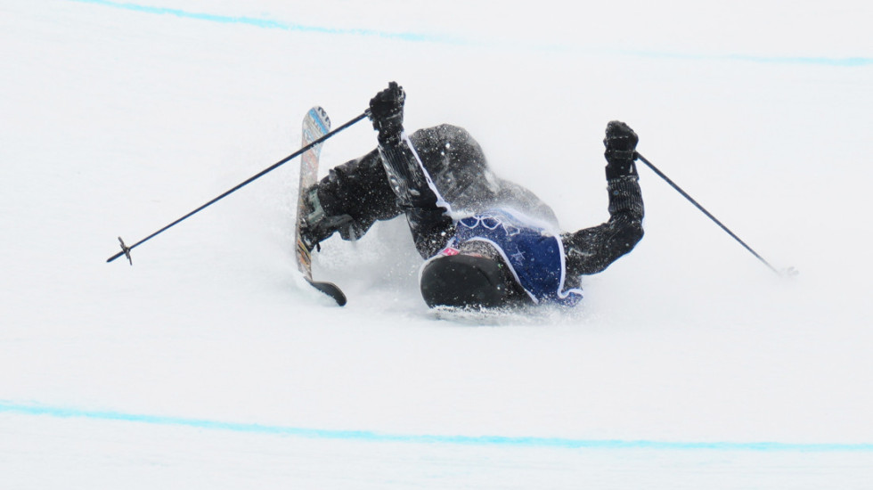 Poznato stanje skijaša nakon jezivog pada: Olimpijski komitet saopštio bitne vesti